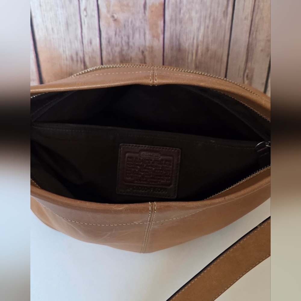 LOW START Coach Crossbody Bag GUC - Picture 11 of 16
